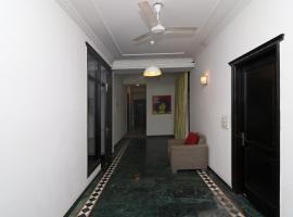 Hotel O A K Hotel，位于Kosli的酒店
