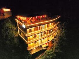Asteria hotel，位于Bashist的酒店