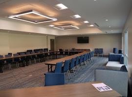 Holiday Inn Express & Suites，位于Brighton Village的酒店