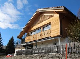Chalet moderne avec panorama unique en Gruyère，位于Crésuz的酒店
