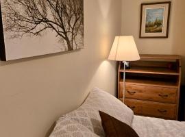 Pika's Place Bed and Breakfast，位于坎莫尔的住宿加早餐旅馆