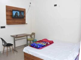 Hotel O Midtown Hotel & Guest House，位于Charkhi Dādri的酒店
