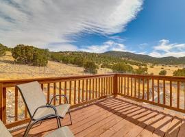 3 Mi to Trails Secluded Eagar Cabin with Mtn Views!，位于Springerville的酒店