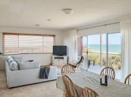 Golden Gully Beach Shack - A Relaxed Oceanfront Stay