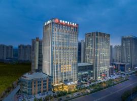 济南鸿腾湖景大酒店，位于济南的酒店