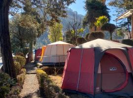 The Camp Kempty, Amazing Camping Experience Guaranteed，位于穆索里的豪华帐篷