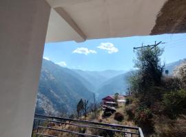 Hatu View Homestay - Food & Stay，位于Kumhārsain的酒店