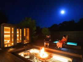 saunea白州，位于北斗市的带泳池的酒店