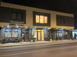 Pensiune cu restaurant Bigfast，位于Luduş的酒店