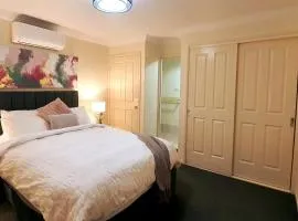 Stylish Home 3mins walk to Worrigee Medical Centre with Free Parking