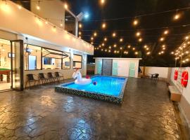 SunsetChalet 25pax Pool Snooker Bathtub Playground，位于居銮的木屋