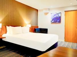Dancenter near Stoke On Trent former Holiday Inn，位于克鲁的酒店