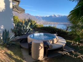 Casa Helios - traumhafte Seesicht, Jacuzzi, Sauna，位于Orselina的酒店