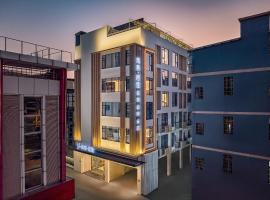 禺慕·居里(番禺广场地铁站店)，位于广州的酒店