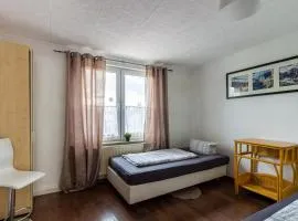 Zweibettzimmer in Bitterfeld-Wolfen, Haus mit Gemeinschaftsküche und -Bad für Monteure