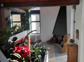 Gîte dans maison d 'architect，位于拉特龙基耶尔的酒店