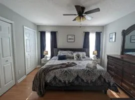 Townhouse near shopping/dining