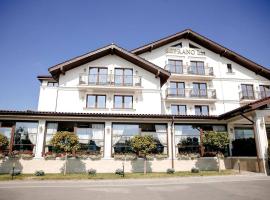 Soprano Inn Hotel，位于Pasiky-Zubryts'ki的酒店