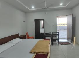 AMR Guest Inn, Nellore，位于内洛尔的酒店