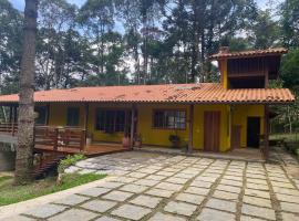 Yellow House Santa Clara，位于博凯纳-迪米纳斯的酒店