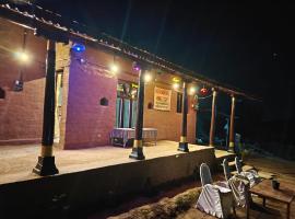 Narmada Homestay，位于Maheshwar的自助式住宿