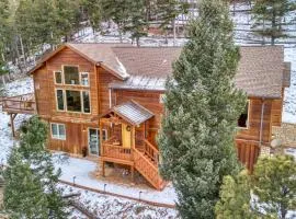 BEST VIEWS! Luxury Mountain Home - Saltwater HotTub, Firepit, BBQ- Close to SKI, Red Rocks