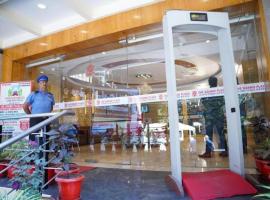 Blossoms Room The Plaza-Luxury Collection- Lakdikapul，位于海得拉巴的酒店