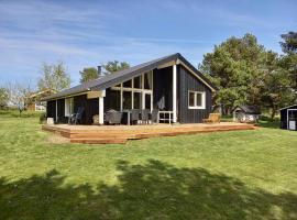 Sommerhus Ved Hvalpsund，位于Farsø的酒店