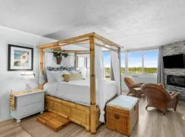 Top of the Gulf 620 - Beach Front Resort - Ocean View Couples Retreat