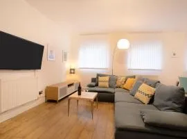 3BR, smart TV, self check-in, coffee machine