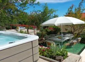 3-Bedroom Holiday Sunset House with Jacuzzi & Spectacular Sea View