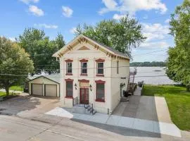 Charming Cottage on the Mississipi River