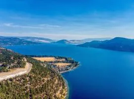 Exceptional Boutique Cottage with Incredible Lake & Vineyard Views at La Casa Resort - Sleeps 6