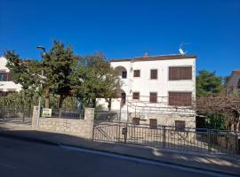 Apartments Vila Tisa，位于木洛希尼的自助式住宿