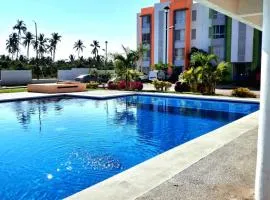 Departamento En Acapulco Diamante con Alberca, Camastros y Hermosos Jardines