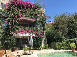 Triplex Villa with private Pool and Garden