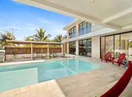BEACHFRONT COCO Modern Designer House by PENINSULA STAYS