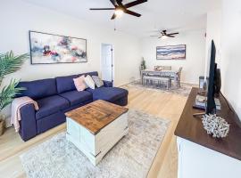 Modern and Comfy-2BR 2BA with pool access - ground floor, Near Outlets & Beaches，位于柏斯海滩的酒店
