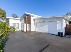 Bamboo Hideaway - 4 Mins Walk to the Beach