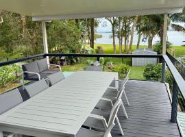 Large Lake House on Lake Macquarie，位于Lake Munmorah的酒店