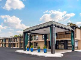Super 8 by Wyndham Daleville-Fort Novosel
