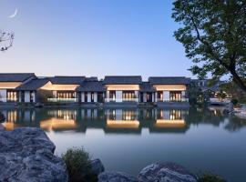 庄升晓月园林酒店，位于广汉的酒店