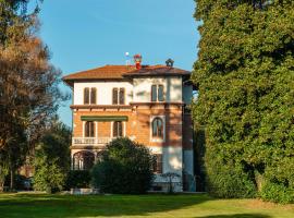 Villa Evelina，位于Travedona的酒店