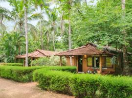 Nature's Nest Eco Resort Goa, Near Dudhsagar Waterfalls，位于Molem的酒店