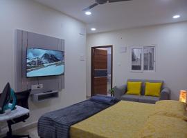 Yendluri's -Studio Flat 1BHK -Kondapur, Gachibowli，位于Lingampalli的酒店