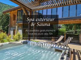 Chalet 1703 - Open Living Hotel & Spa - Adults Only，位于Le Petit-Bornand-lès-Glières的木屋
