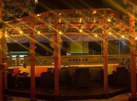 Paradox suites and hotel，位于Idaso的酒店