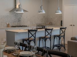 35 Hamptons Luxury Escape Family Home Sleeps9，位于Baldivis的酒店