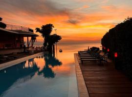 Sunset Beach Club-Adults Only Hotel，位于哈林海滩的酒店