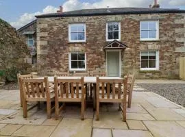 Tretoil Farm House